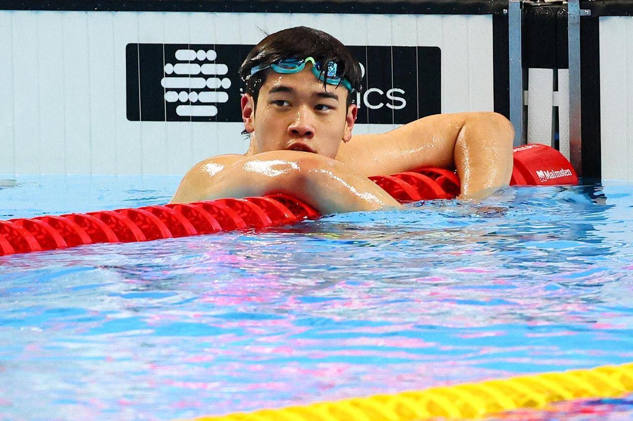 游泳世锦赛男子百米飞鱼大战，潘展乐半决赛位列第10位无缘决赛