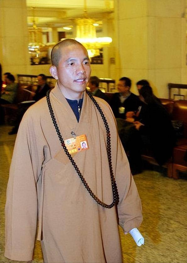 新住持上任不到一天，履历曝光，与释永信差距大，遭网友集体抵制
