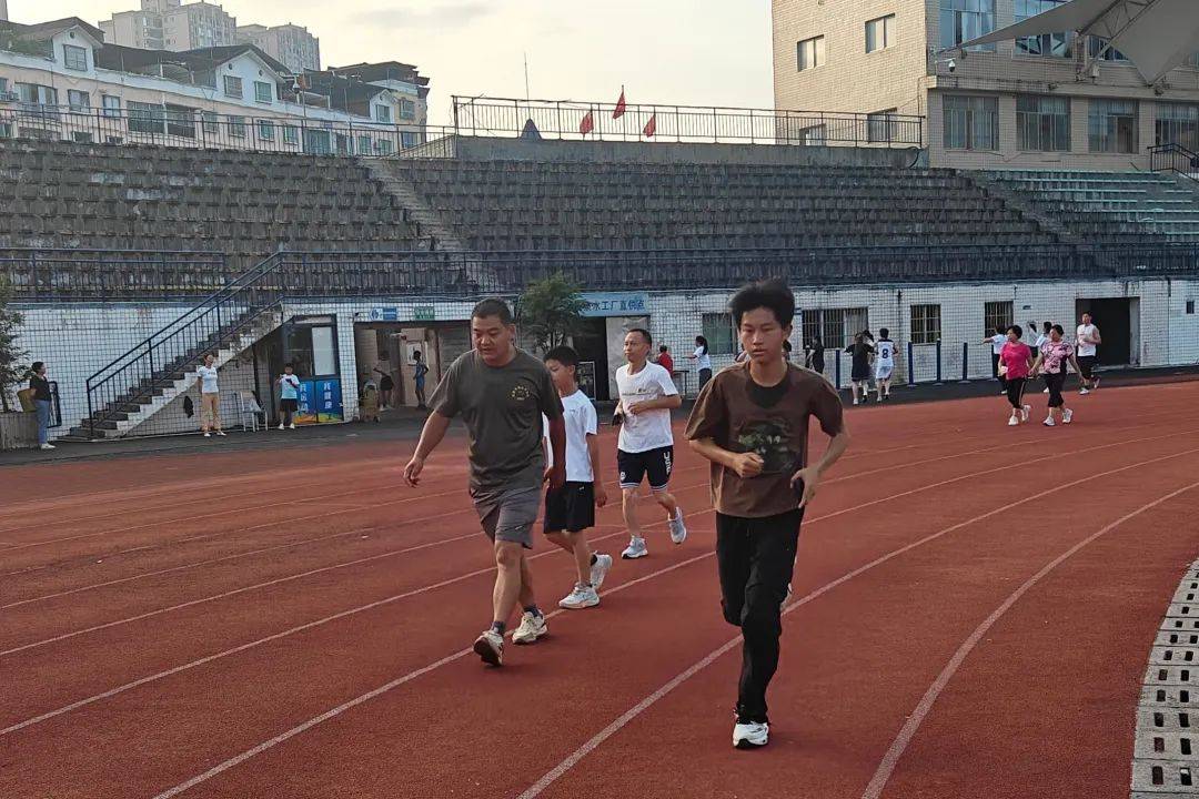 防溺水安全教育 | 运动过暑假 健康伴成长