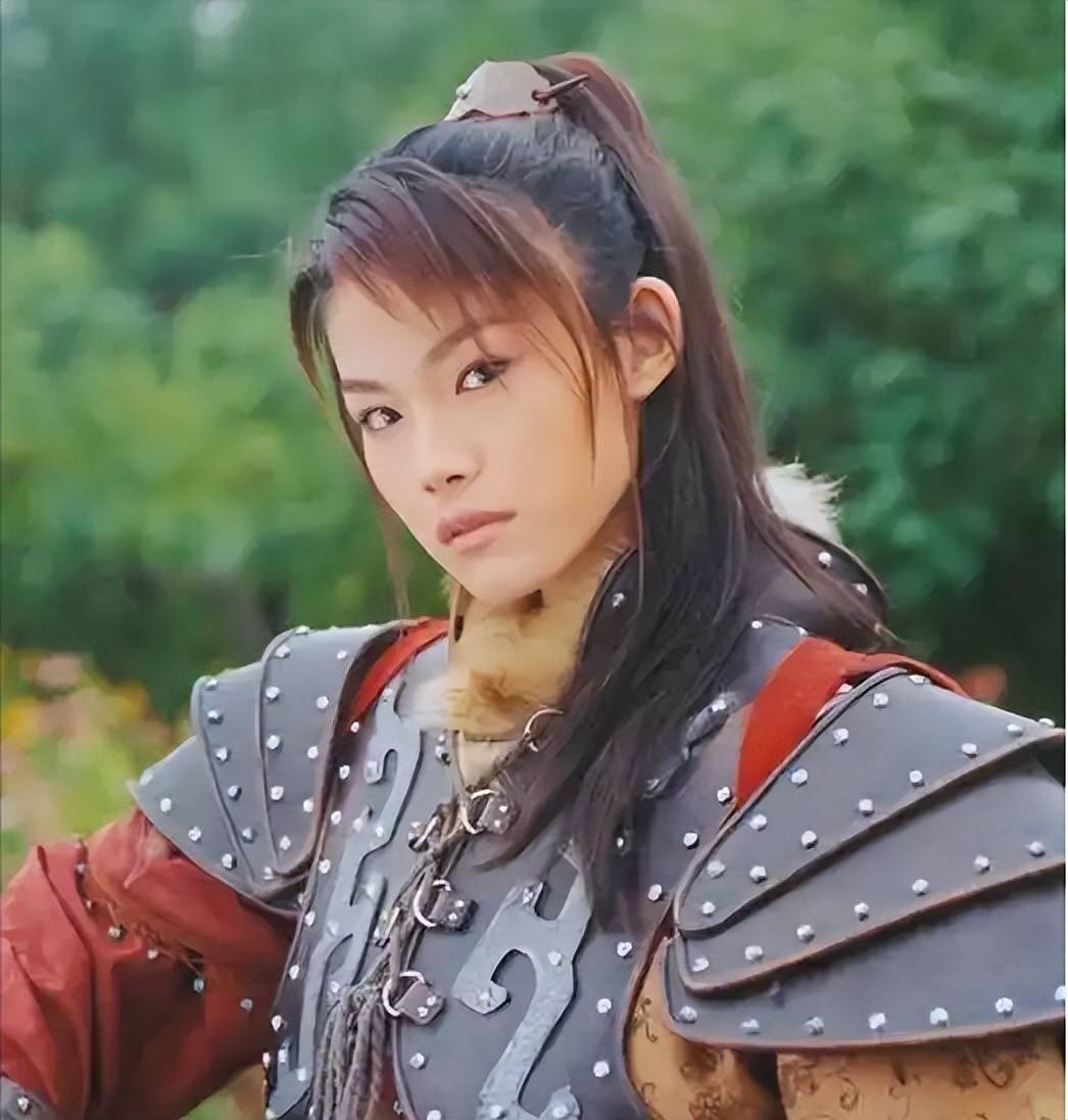 年轻时惊为天人,老了成"胖大婶",超模于娜近照让颜粉心碎一地