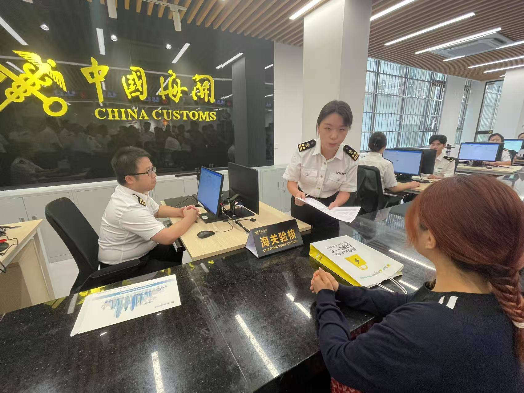 深圳罗湖口岸离境退税办理点正式揭牌启用