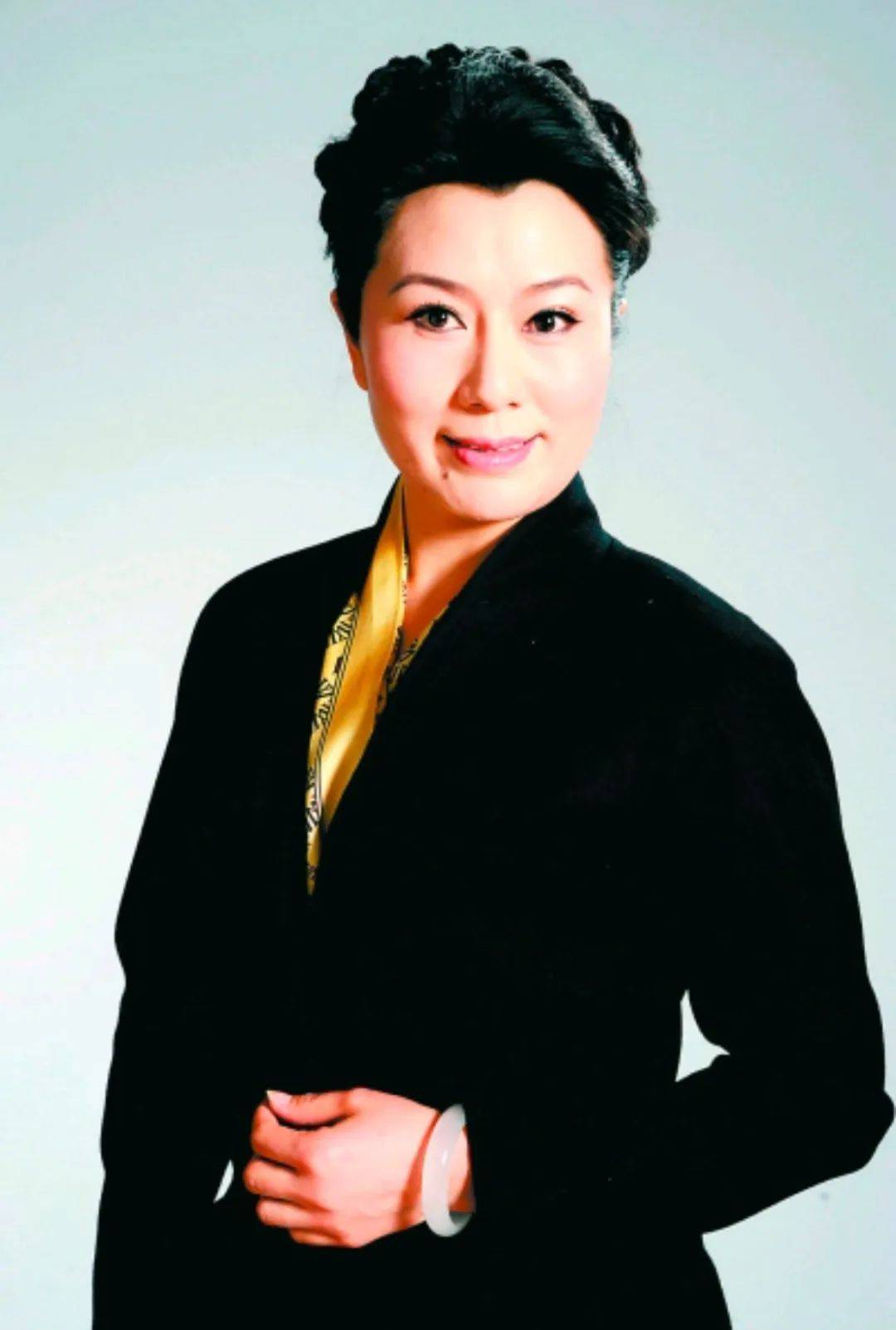 他注重豫剧的传承与创新,策划了青春版豫剧《秦雪梅》