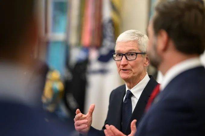 特朗普对进口芯片征税100%：一台美国制造iPhone，可能要卖2.5万元