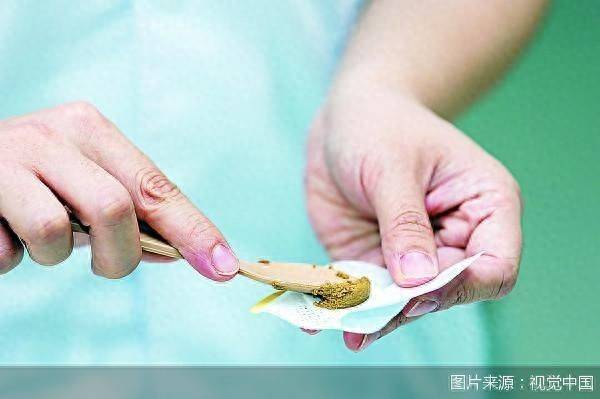 三伏贴乱象追踪:“医院同款”仅为日用品 产品宣传暗示疗效(图1)