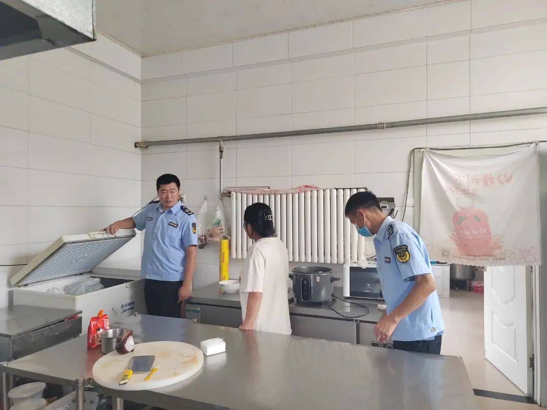 【雷霆行动】喀旗市场监管局开展餐饮服务单位食品安全专项检查