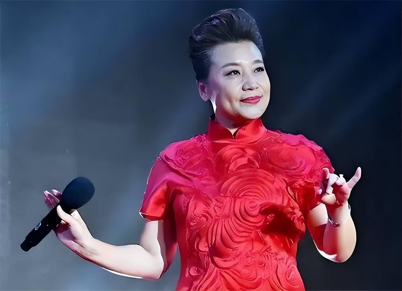 饭喂嘴里都不会吃, 和王为念离婚,艺名被收的小香玉, 终是自讨苦吃