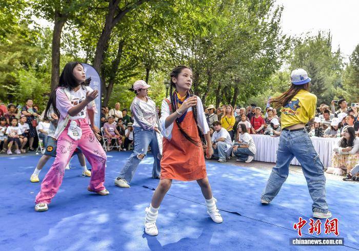 2025年新疆维吾尔自治区暨乌鲁木齐市“全民健身日”主题活动举行
