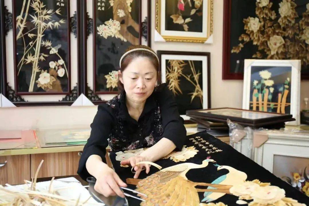 孝迎盛夏·槐庭清凉 | 这个周日，在孝感图书馆“秆”件大事！麦秆画DIY等你来~