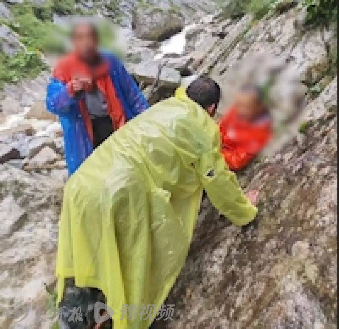 秦岭保护区失联10余天驴友被找到，失联前后照片曝光：圆脸消失，救援人员称瘦了几十斤