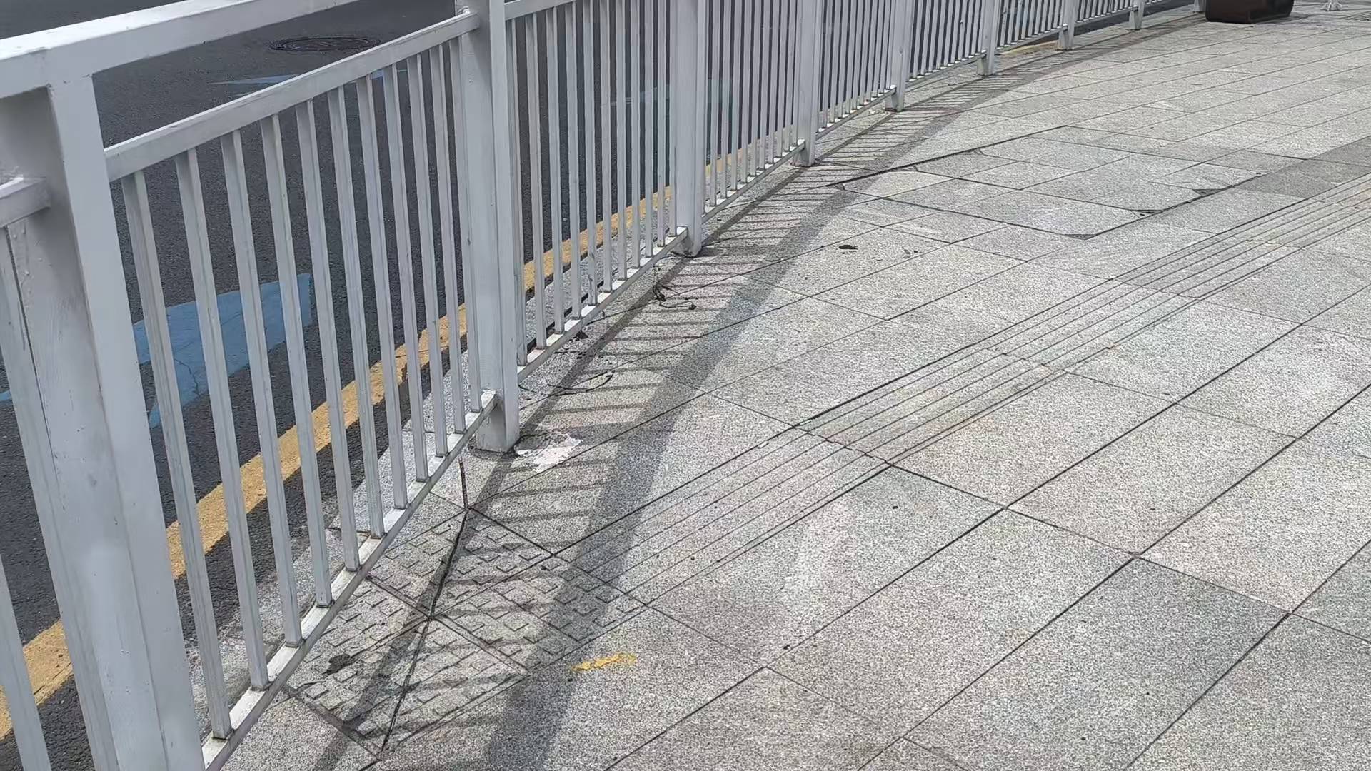 盲道通向一堵墙？记者探访长沙多处盲道被占现场！湖南已专门立法，10月1日施行