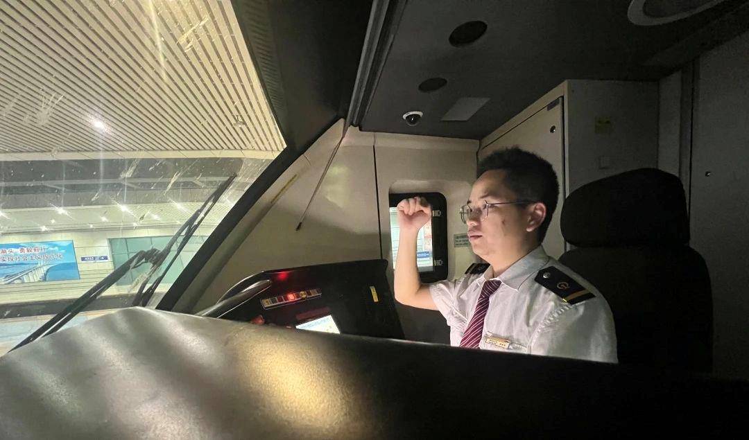 为啥有的列车坐着坐着车次就变了？