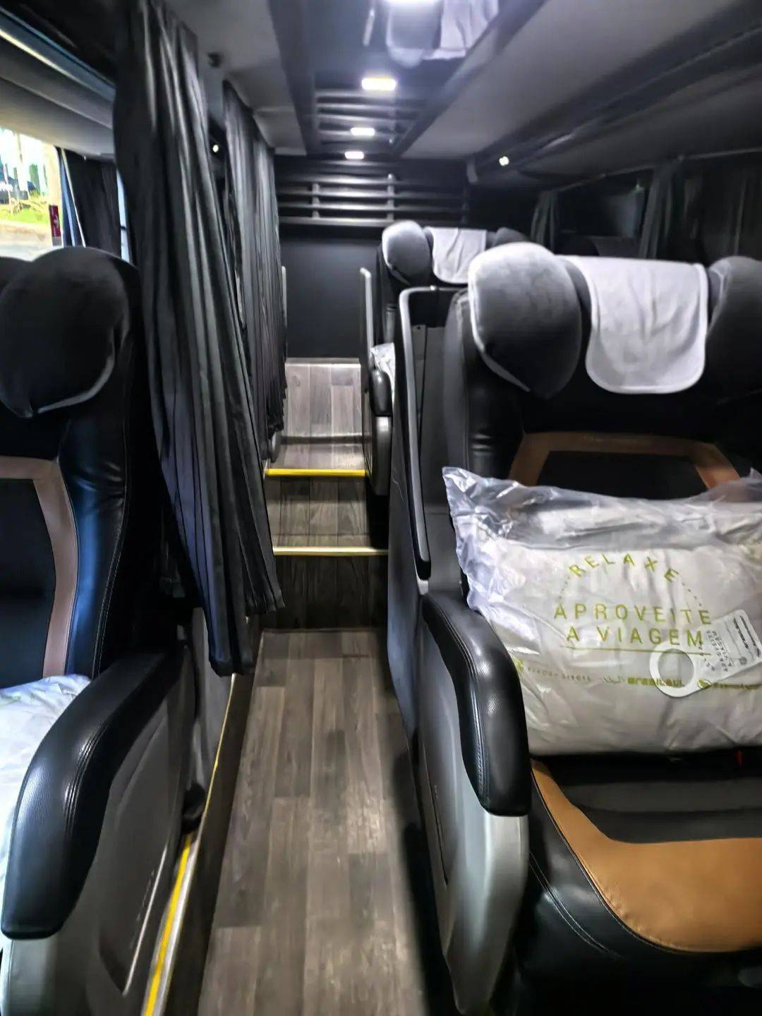 图片[2]-中国女游客巴西乘坐夜间大巴遭抢劫：劫匪伪装成警察逼停车辆，戴黑面罩穿防弹衣，用枪指人大声嚷嚷，“以为自己要交代在这了” -华闻时空