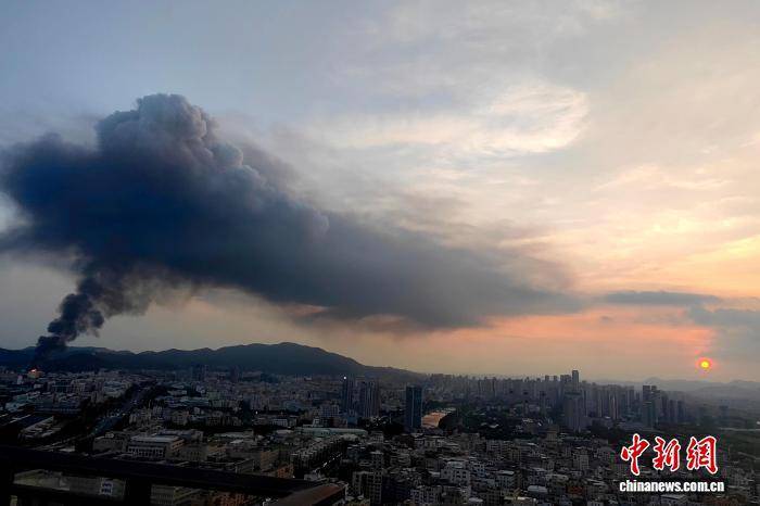 厦门市海沧区发生火灾 原因正在调查中
