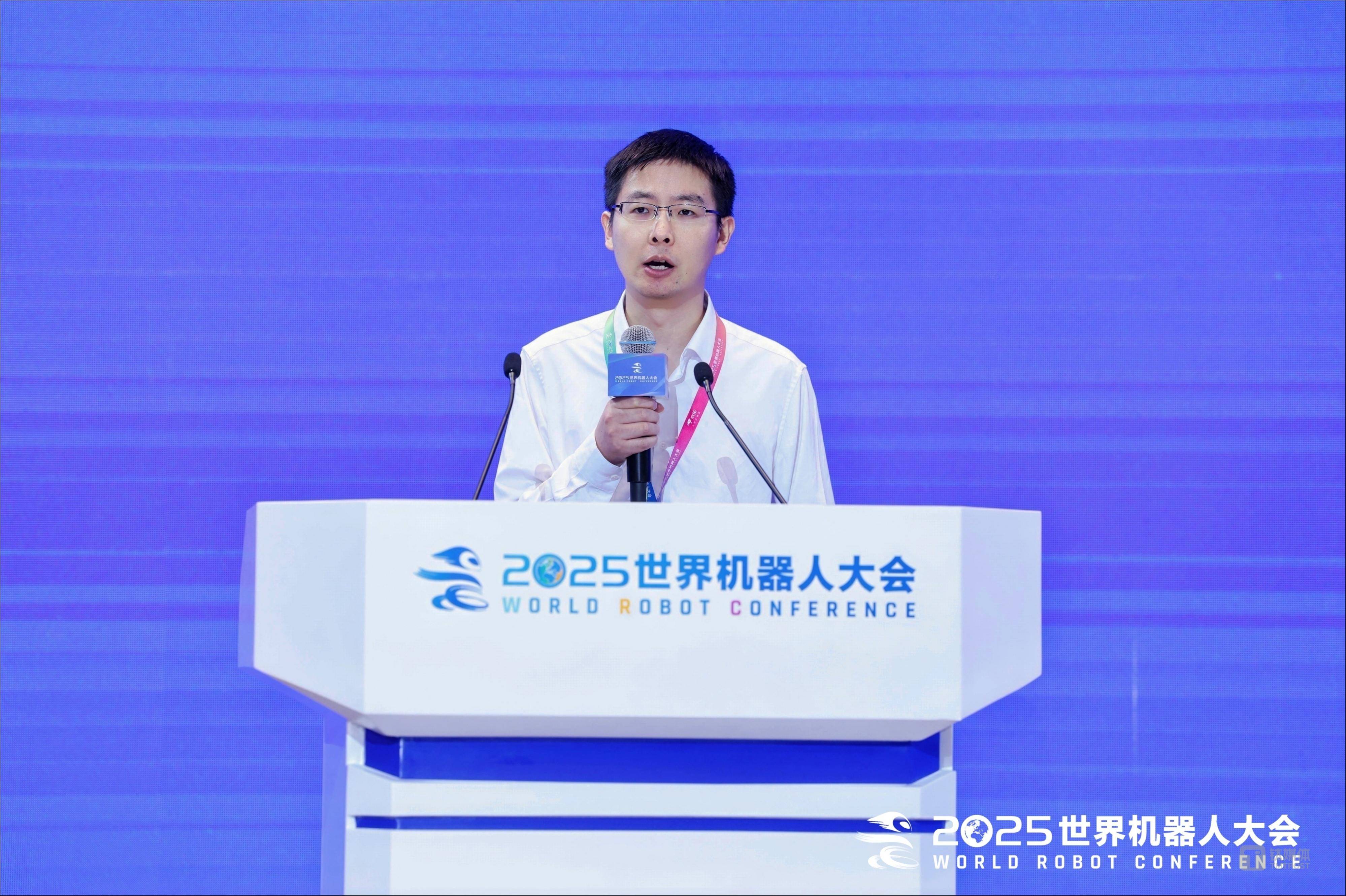 热爆了！中国机器人企业近100万家、融资超240亿，但仍有三大具身智能“非共识”争论