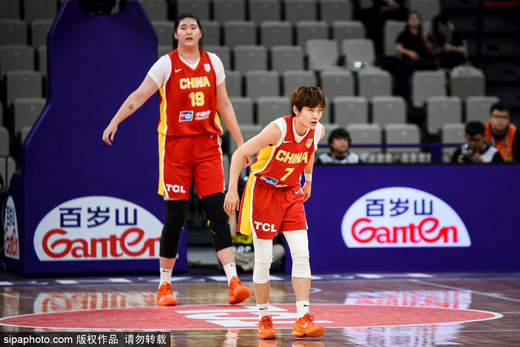 中國男籃重返亞洲杯四強：胡金秋引領(lǐng)球隊擊敗韓國隊