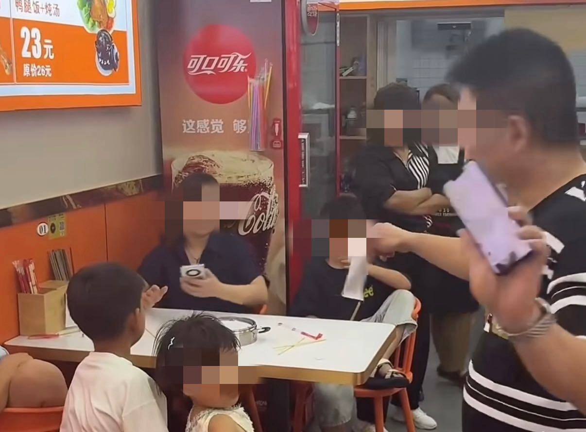“女子带多名孩子点一碗面多次续面”引争议 老板：将重新调整规则