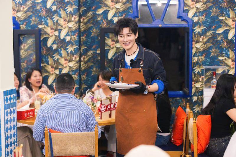 《中餐厅·非洲创业季》大换岗，黄晓明秒变主厨