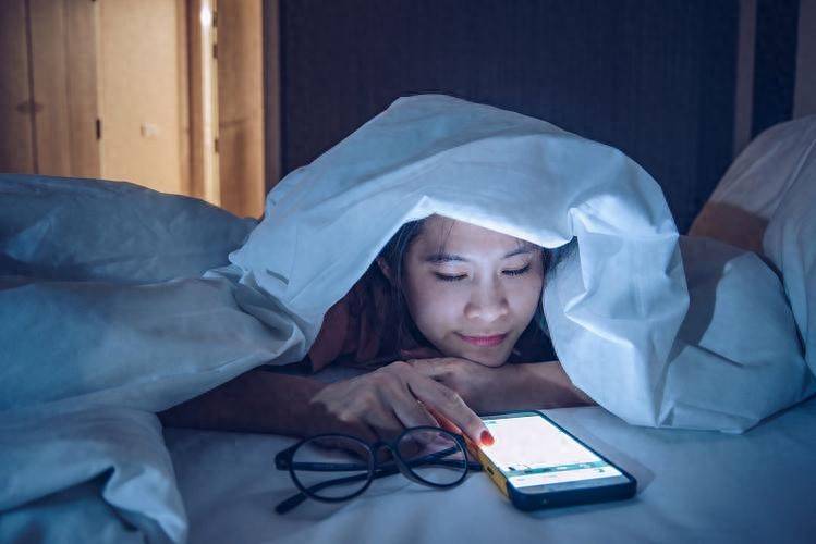 视频网站下面都有黄色广告_黄色网站的危害_黄色网站背后的秘密