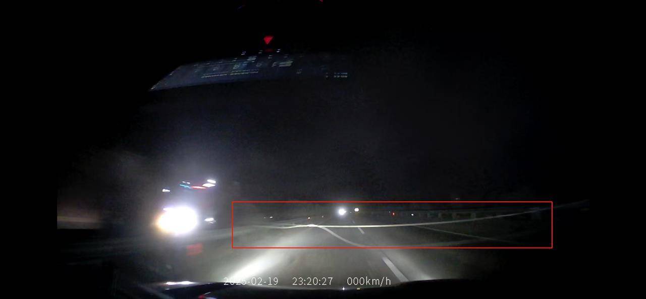河南一高速深夜“空降”电缆致五车受损，涉事方称系盗贼惹祸，车主起诉多家单位