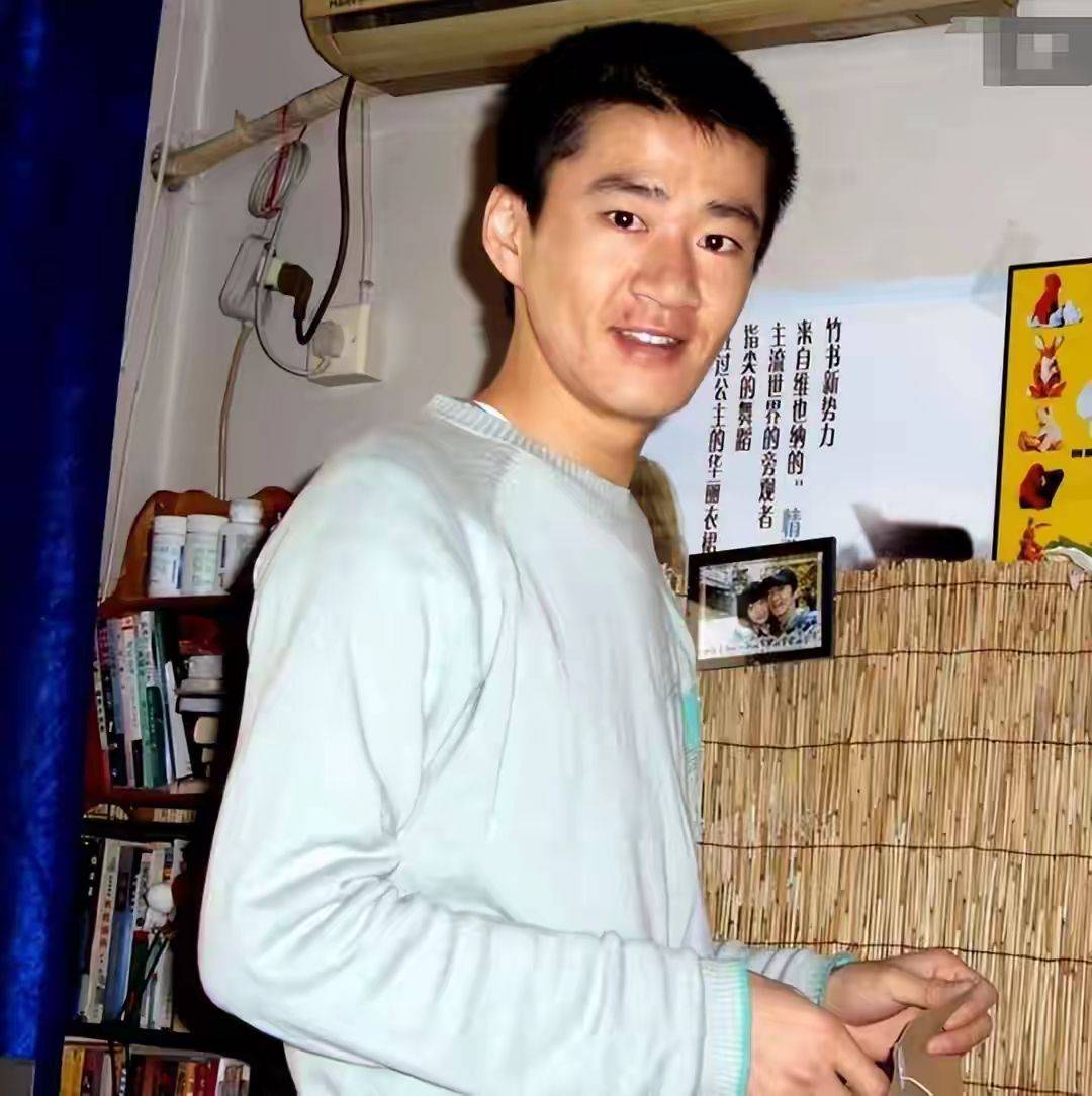 结婚不到1年老夫少妻的残酷还是在41岁李嘉明身上应验了