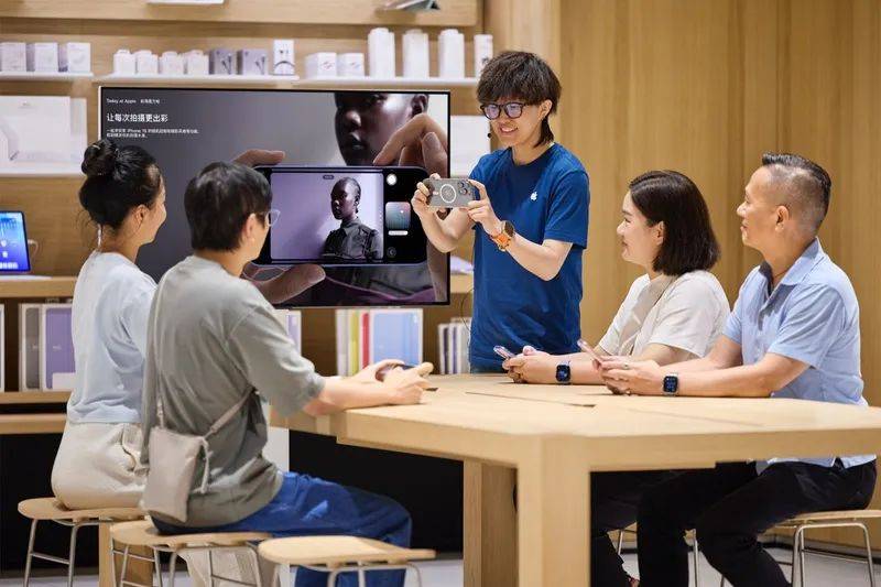 大量深圳人涌入！有人通宵“打地铺”排队……