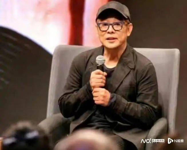 李连杰发病床照