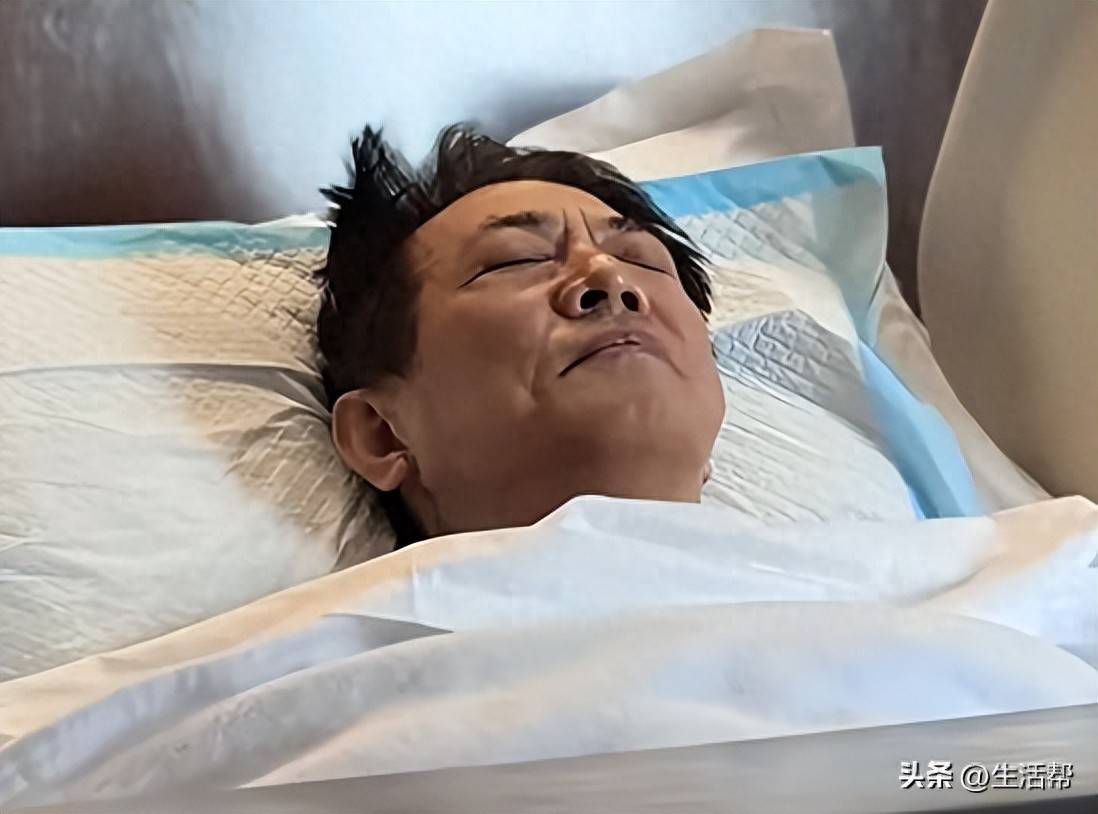 李连杰发躺在病床上照片，称“最近又经历了一次无常的试炼”，本人曾回应多次被传去世