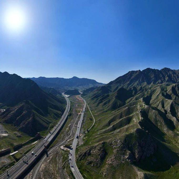 贺兰山三关口,长城与高速的平行时空_宁夏_乌银_关隘