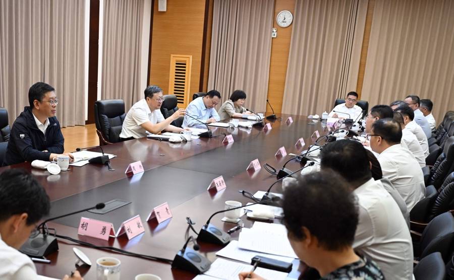 更好锻长板、扬优势、优布局、强功能！陈吉宁在静安区调研、下沉调度经济运行