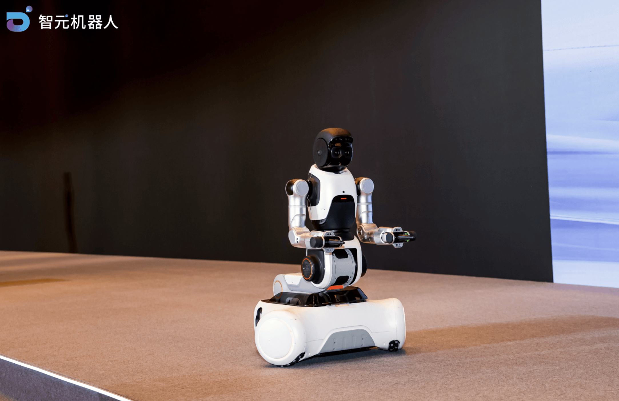 智元机器人"a计划"启动,邓泰华预见具身智能商用拐点_初创公司_大会_