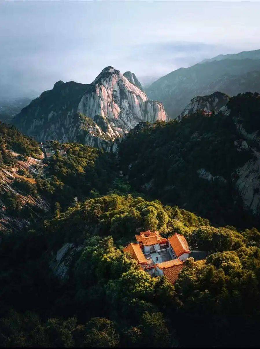 “外国朋友爬完华山，跟我说见到上帝了”