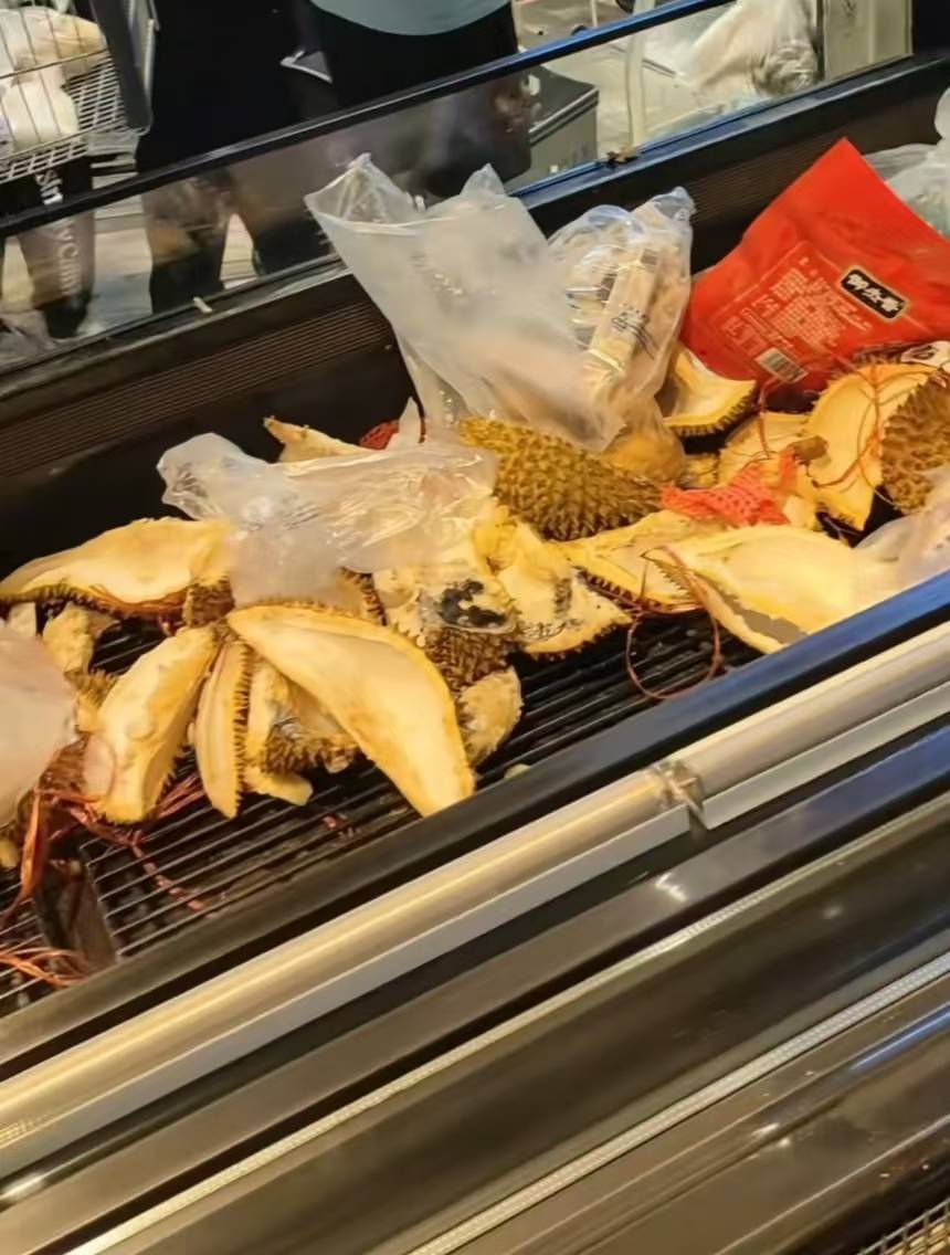 “人山人海，哪里管得住！”山西一超市开业有市民偷吃榴莲等，超市：会调整