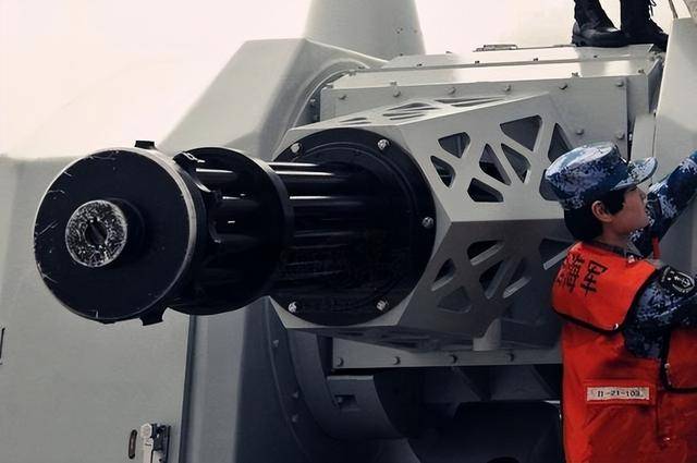 从仿ak-630,到超ak-630,再到现在碾压所有,2230是中国近防系统从"跟跑