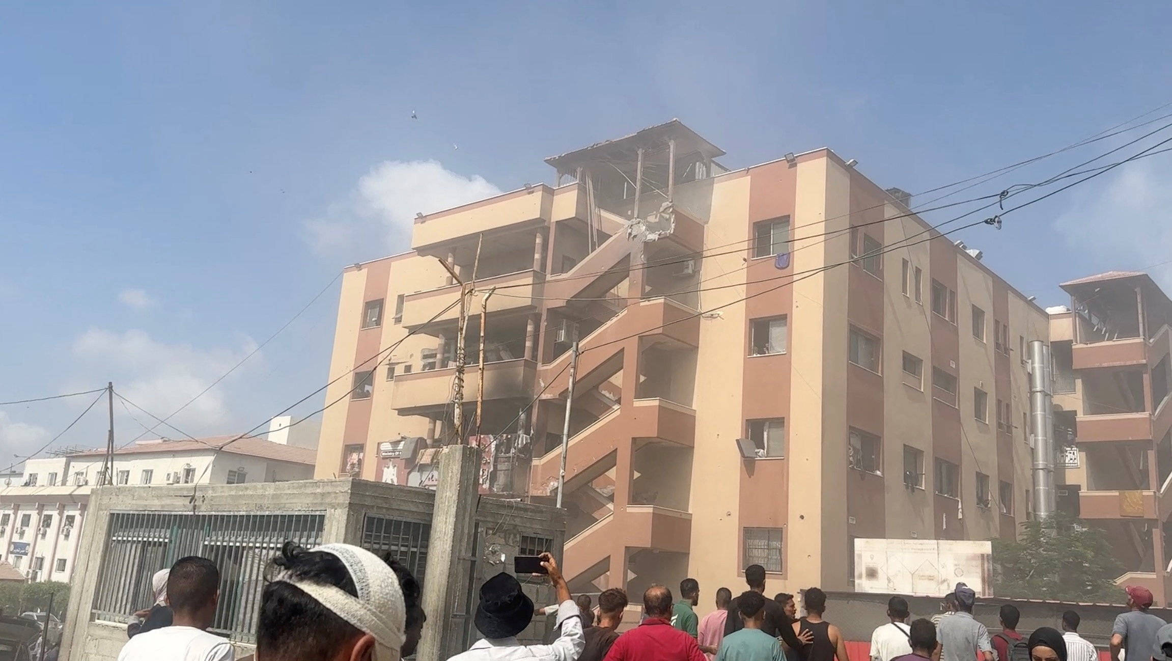 （外代一线）巴方消息称以军袭击加沙医院致至少15人死亡 包括4名记者