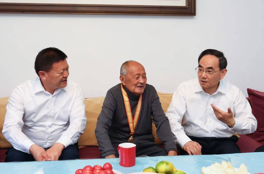徐麟李炳军走访慰问抗战老战士老同志