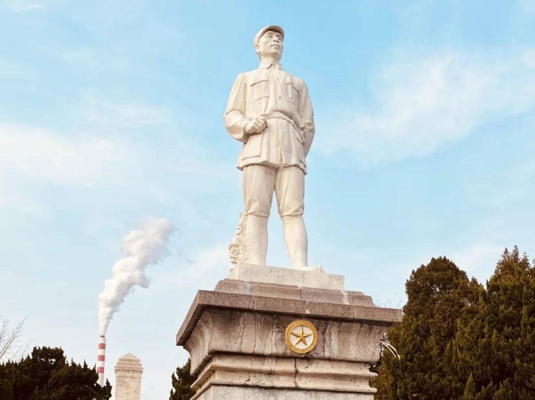 宿州烈士陵园宿州烈士陵园位于安徽省宿州市埇桥区雪枫路1号,是为纪念