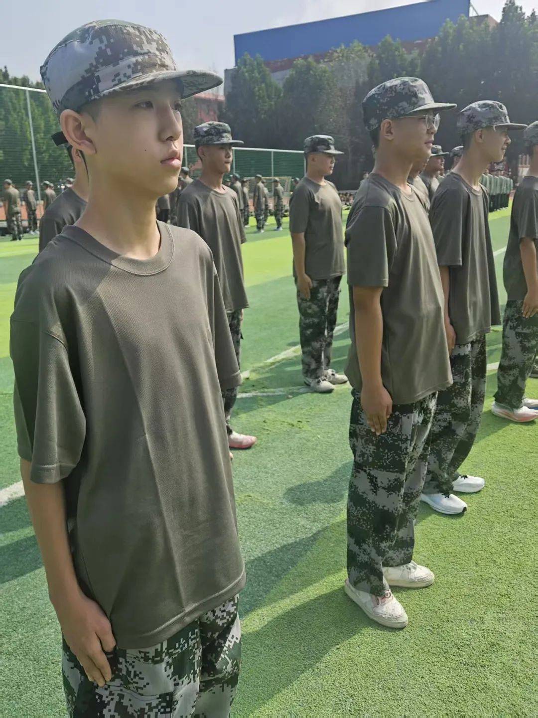迷彩青春正昂扬