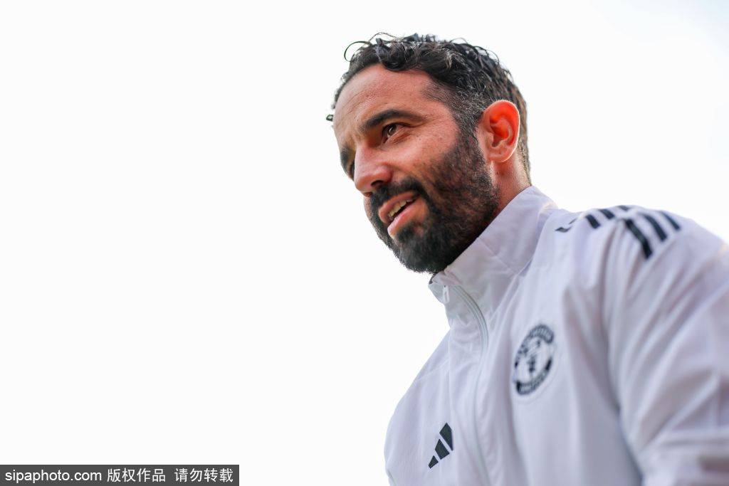 曼联卡拉宝杯意外失利:阿莫林面临的压力与挑战