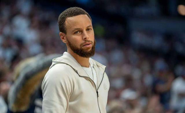 可惜了库里!明明能拿更多的荣誉,却被管理层榨干了所有