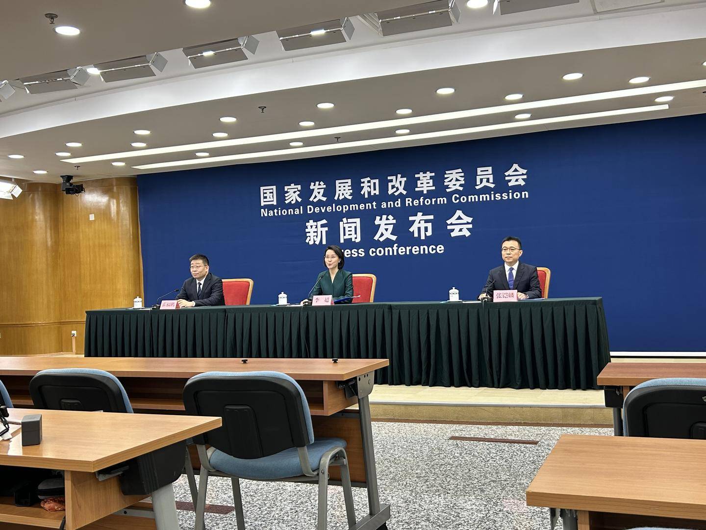 国家发改委：出台互联网平台价格行为规则，依法依规查处低于成本倾销、夸大和虚假宣传行为