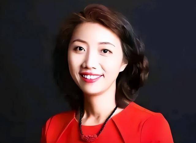 刘强东吃大排档，用塑料大碗喝散装白酒，京圈前女友肠子都悔青了