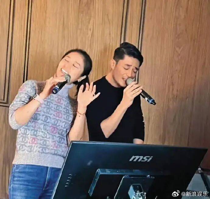 林心如、霍建华演唱会撒狗粮