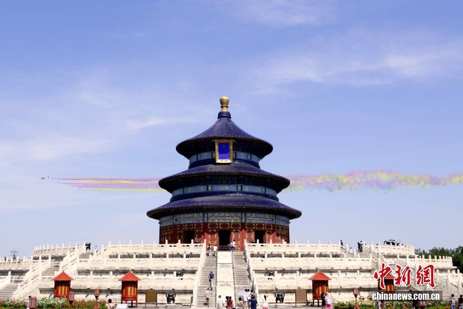 【中新画报】钢铁为笔 天空为卷 震撼回顾抗战胜利70周年阅兵