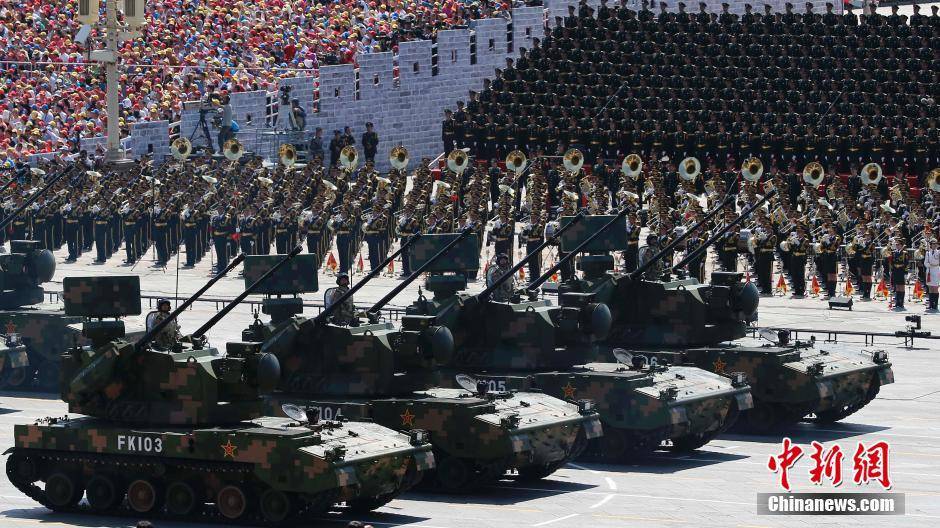 【中新画报】钢铁为笔 天空为卷 震撼回顾抗战胜利70周年阅兵
