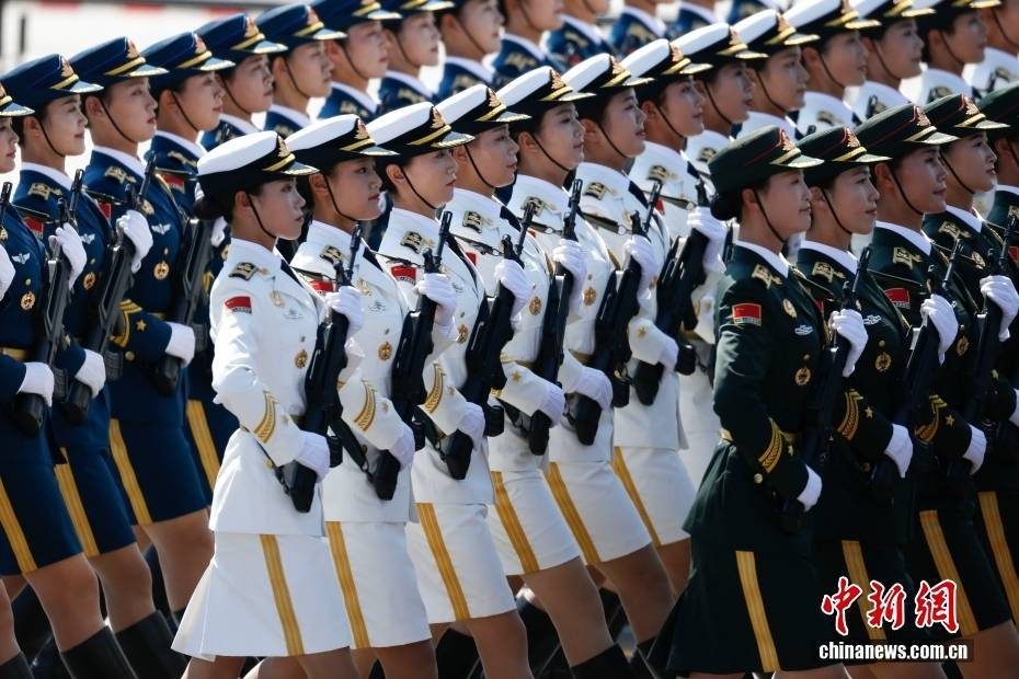 【中新画报】钢铁为笔 天空为卷 震撼回顾抗战胜利70周年阅兵