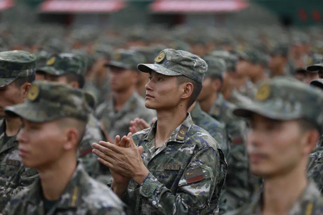 武警部队官兵收听收看纪念中国人民抗日战争暨世界反法西斯战争胜利80周年大会
