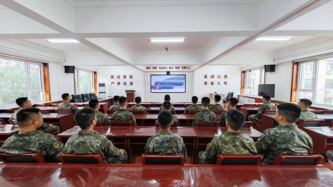 武警部队官兵收听收看纪念中国人民抗日战争暨世界反法西斯战争胜利80周年大会