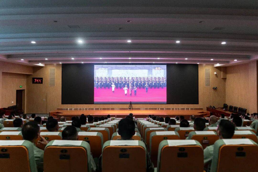 武警部队官兵收听收看纪念中国人民抗日战争暨世界反法西斯战争胜利80周年大会