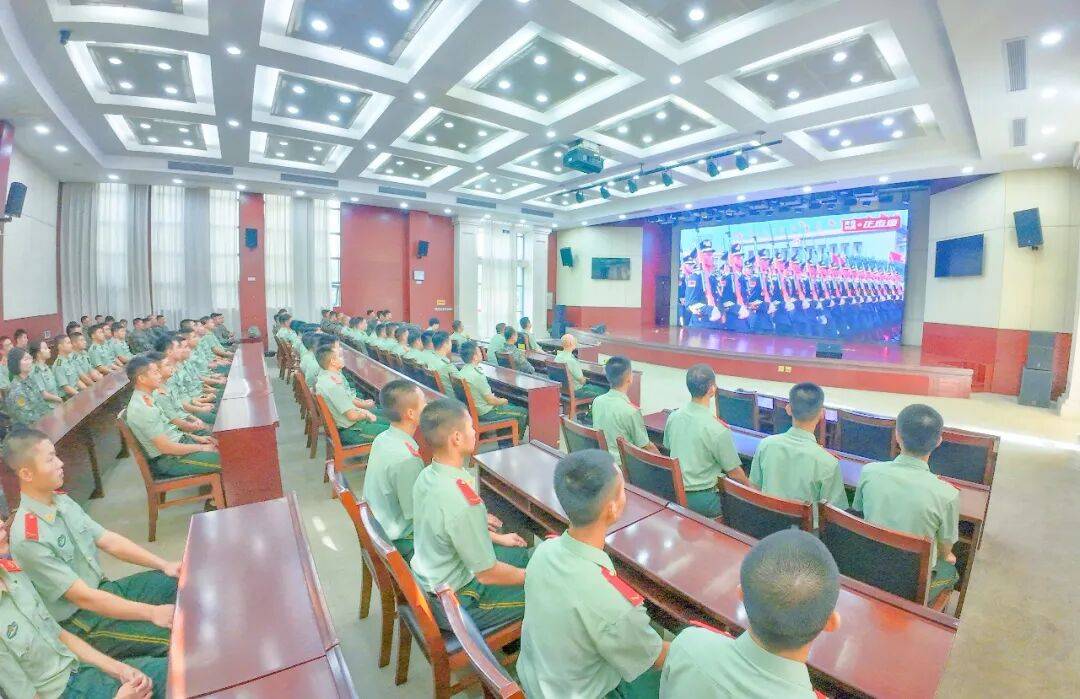 武警部队官兵收听收看纪念中国人民抗日战争暨世界反法西斯战争胜利80周年大会