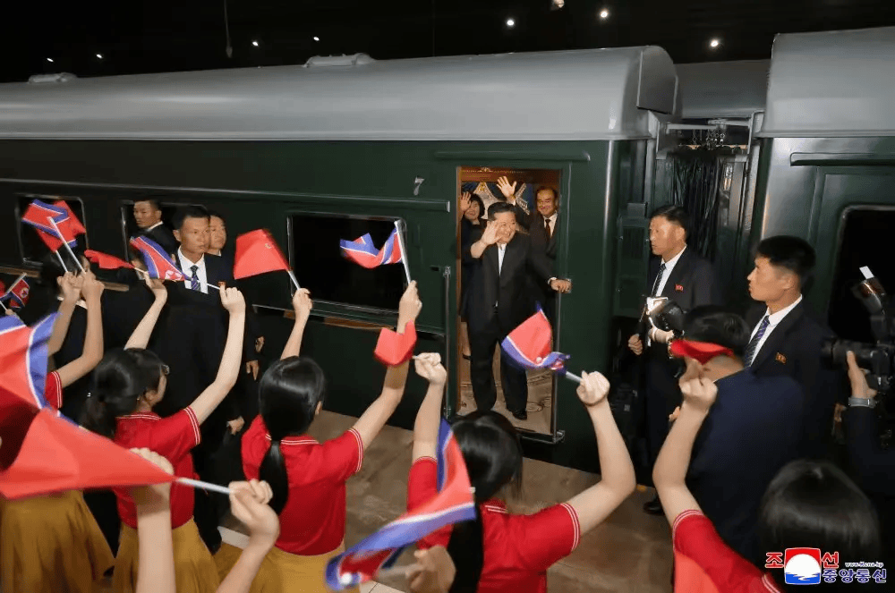 金正恩结束对中国访问，乘专列离开北京